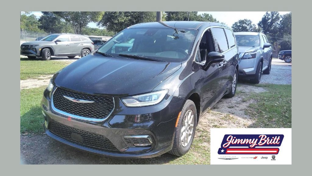 Used 2025 Chrysler Pacifica Select FWD image 1