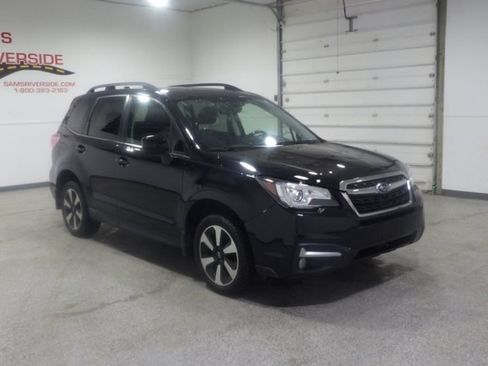 Used 2017 Subaru Forester 2.5i Limited AWD/4WD image 5
