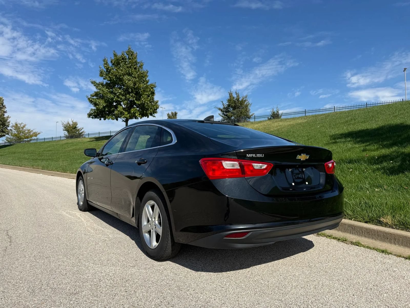 Used 2019 Chevrolet Malibu LS FWD image 4