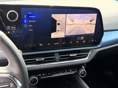 Used 2025 Chevrolet Equinox EV LT w/ Convenience Package image 15