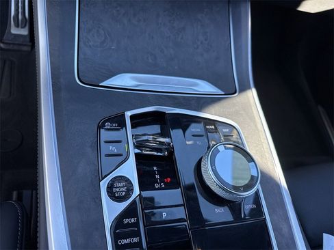 Used 2025 BMW X5 xDrive40i w/ Executive Package image 17