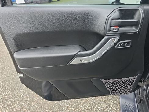 Used 2018 Jeep Wrangler Unlimited Sahara w/ Dual Top Group image 22