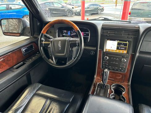 Used 2016 Lincoln Navigator L Select image 10