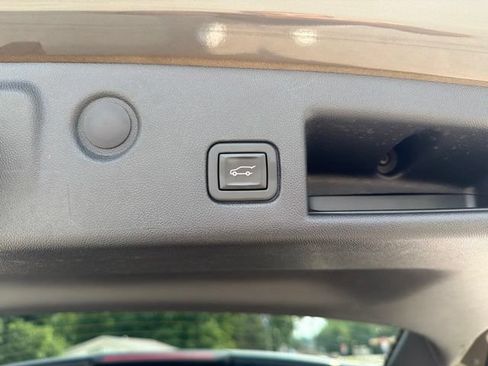 Used 2023 Chevrolet Equinox LT FWD image 16