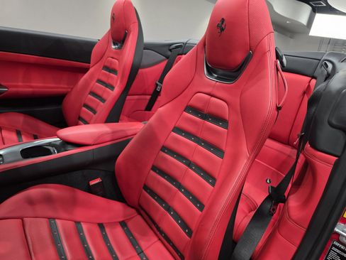 Used 2022 Ferrari Portofino M image 11