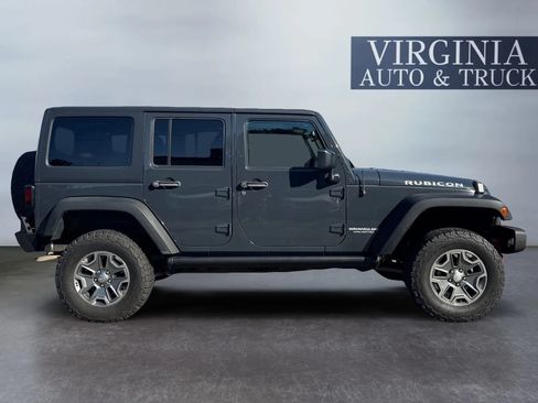 Used 2017 Jeep Wrangler Unlimited Rubicon w/ Connectivity Group AWD/4WD image 4