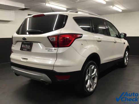 Used 2019 Ford Escape Titanium image 10