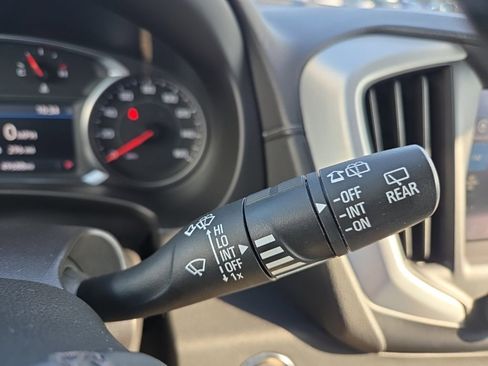 Used 2024 GMC Terrain SLT image 27