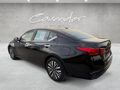 Used 2025 Nissan Altima 2.5 SV FWD image 14
