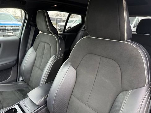 Used 2021 Volvo XC40 P8 Recharge image 22