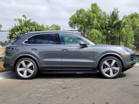 Used 2026 Porsche Cayenne AWD/4WD image 8