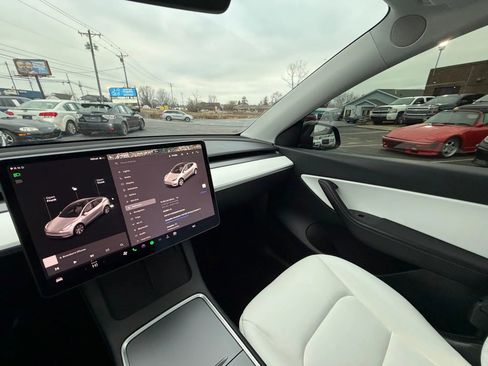 Used 2021 Tesla Model Y Long Range image 35