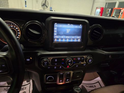 Used 2020 Jeep Wrangler Sport AWD/4WD image 22