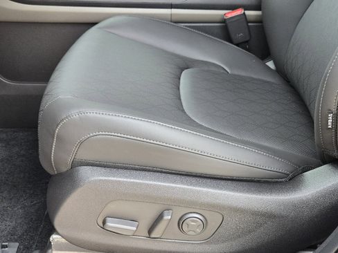 New 2026 Kia Carnival EX image 17