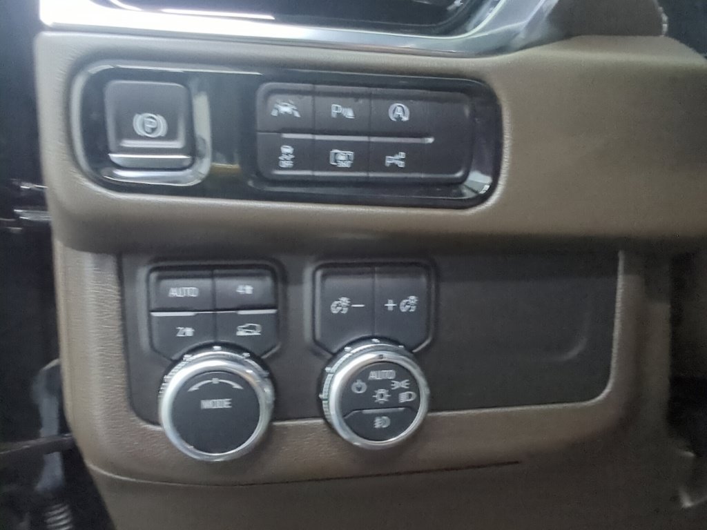 Used 2025 GMC Yukon Elevation AWD/4WD image 14
