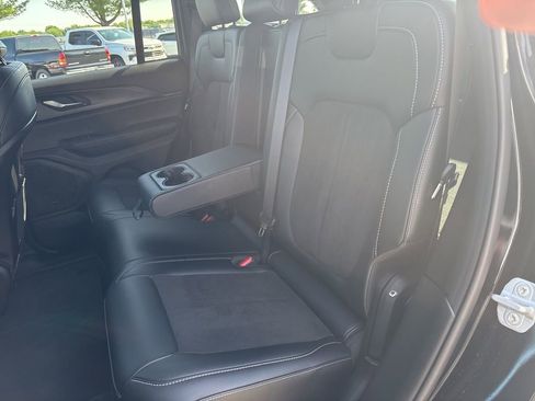 Used 2025 Jeep Grand Cherokee Altitude AWD/4WD image 38