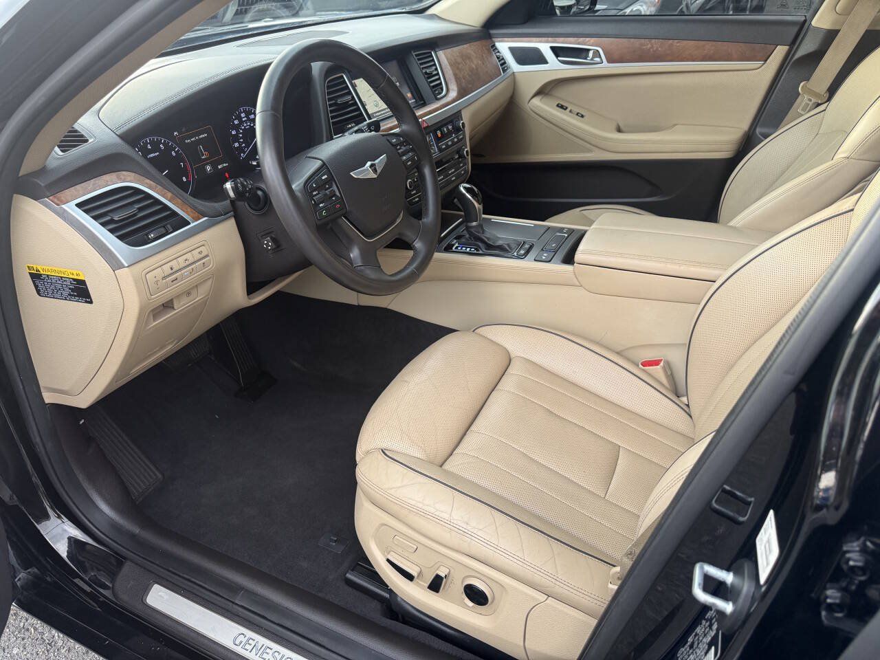 Used 2015 Hyundai Genesis 5.0 RWD image 8