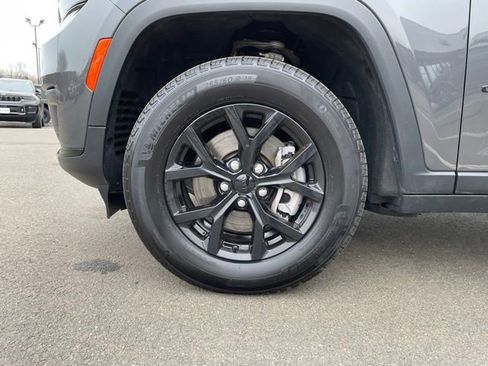 Used 2025 Jeep Grand Cherokee L Altitude AWD/4WD image 36