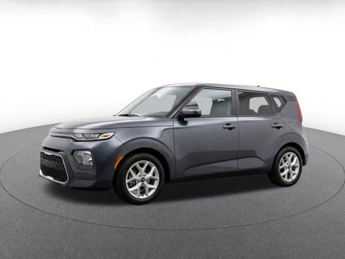 Used 2025 Kia Soul LX w/ LX Technology Package FWD image 3