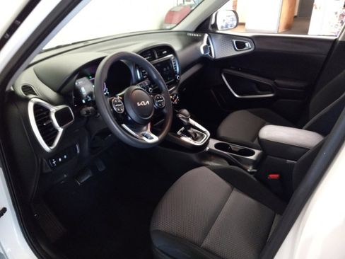 Used 2024 Kia Soul LX image 17