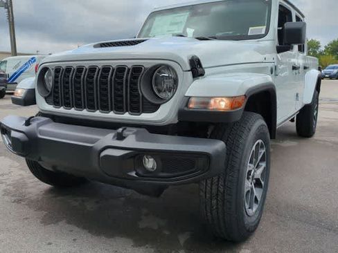 New 2025 Jeep Gladiator Sport image 11