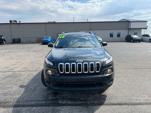 Used 2016 Jeep Cherokee Sport w/ Cold Weather Group AWD/4WD image 3