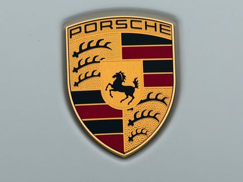 Certified 2023 Porsche Macan image 11