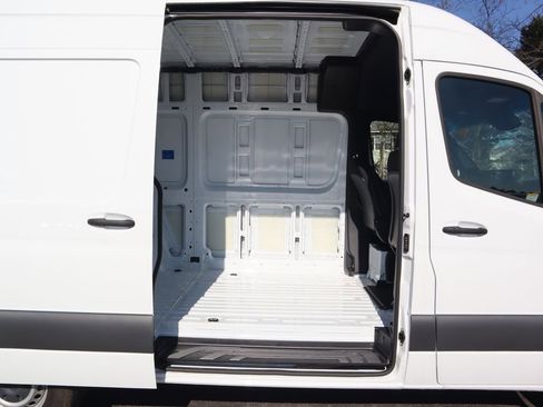Used 2024 Mercedes-Benz Sprinter 2500 image 12