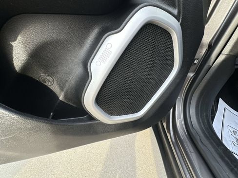 Used 2019 Jeep Renegade Latitude w/ Cold Weather Group AWD/4WD image 24