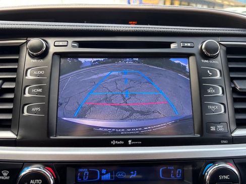 Used 2014 Toyota Highlander XLE FWD image 35