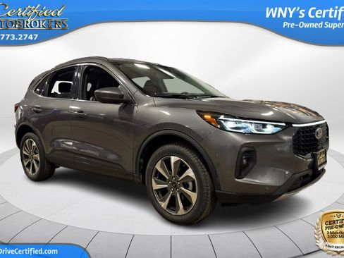 Used 2024 Ford Escape Platinum AWD/4WD image 3