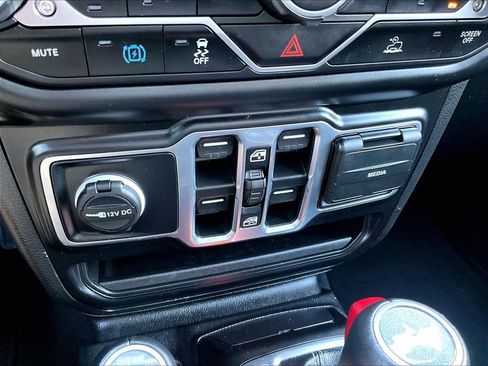 Used 2023 Jeep Wrangler Unlimited Sahara w/ Cold Weather Group AWD/4WD image 25