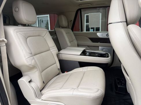 Used 2020 Lincoln Navigator L Reserve w/ Luxury Package AWD/4WD image 36