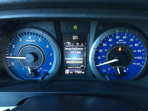 Used 2020 Toyota Sienna LE w/ Carpet Mat Package FWD image 2