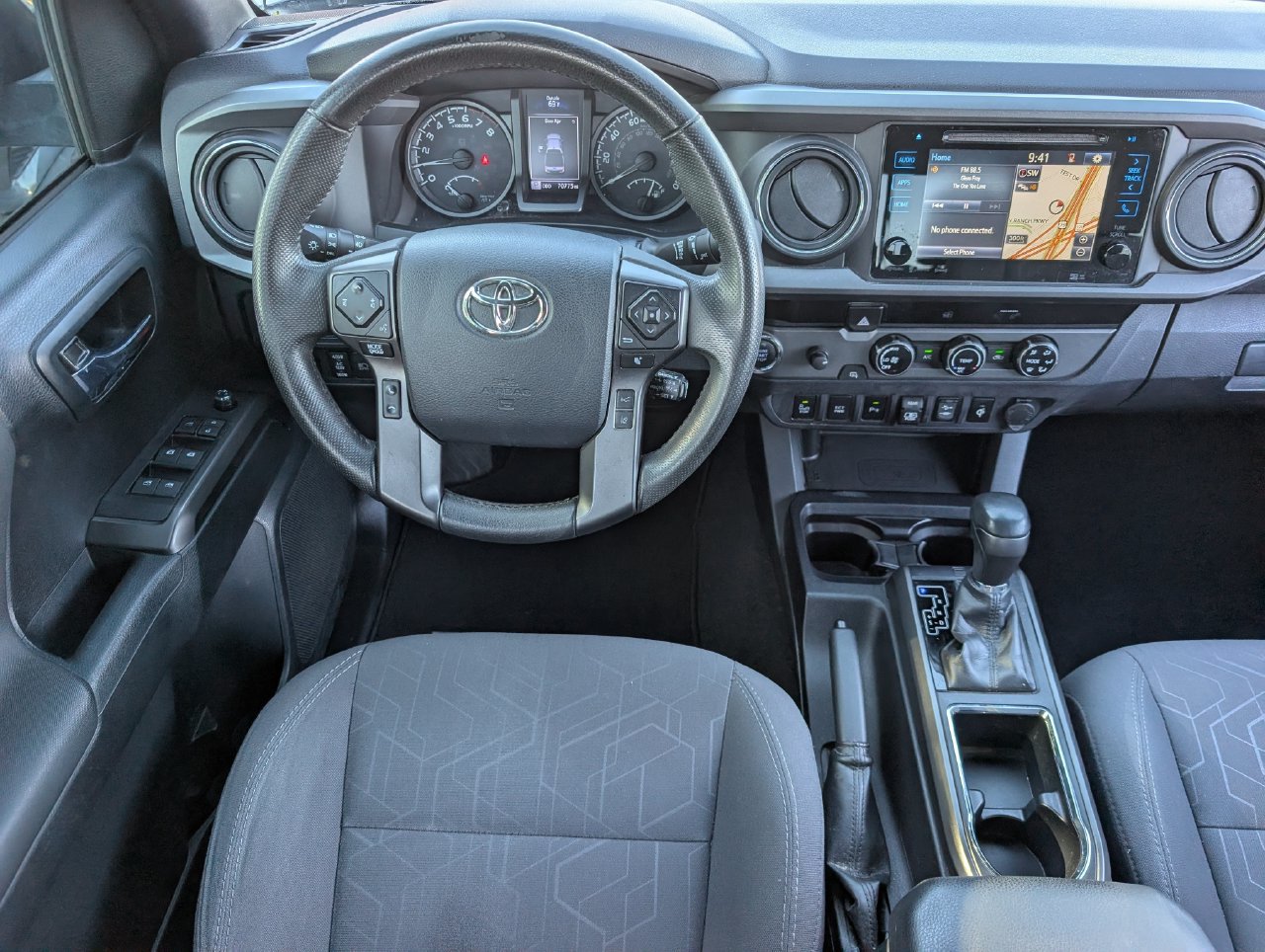 Used 2018 Toyota Tacoma TRD Sport w/ Technology Package RWD image 10