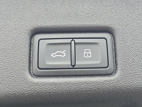 Certified 2025 Audi Q5 Premium w/ Convenience Package image 16