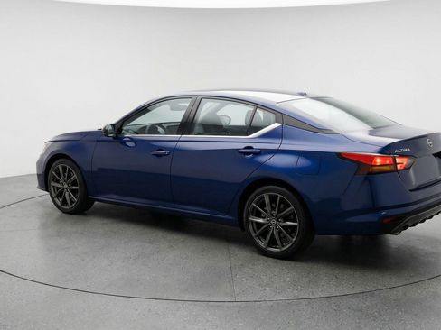 Used 2025 Nissan Altima 2.5 SV image 6