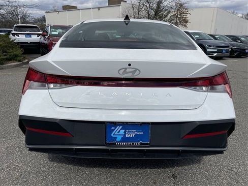 New 2026 Hyundai Elantra SE FWD image 10
