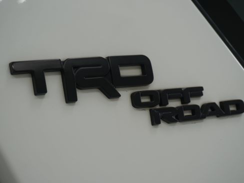 Used 2017 Toyota 4Runner TRD Off-Road AWD/4WD image 7