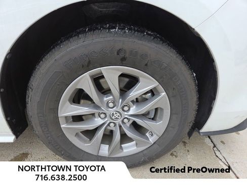 Used 2023 Toyota Sienna XLE image 2