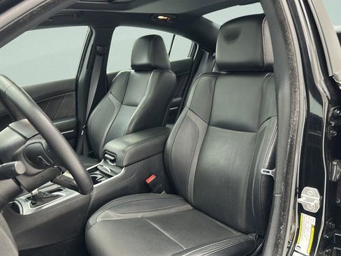 Used 2015 Dodge Charger SXT w/ AWD Plus Group image 16