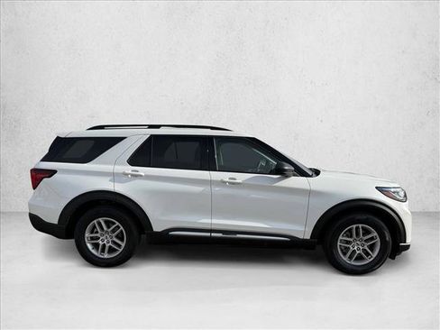 Used 2025 Ford Explorer Active image 4