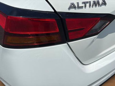 Used 2025 Nissan Altima 2.5 SV FWD image 28