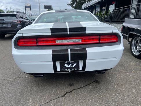 Used 2012 Dodge Challenger R/T RWD image 4