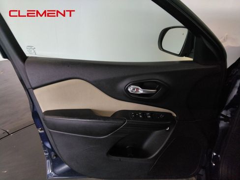 Used 2015 Jeep Cherokee Latitude w/ Cold Weather Group image 29