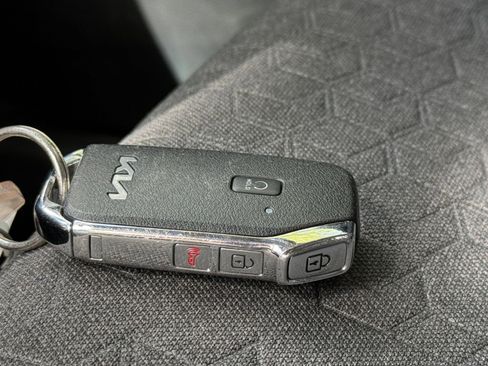 Used 2025 Kia Seltos S FWD image 21