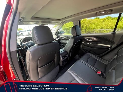Used 2024 GMC Terrain SLT w/ Tech Package FWD image 15