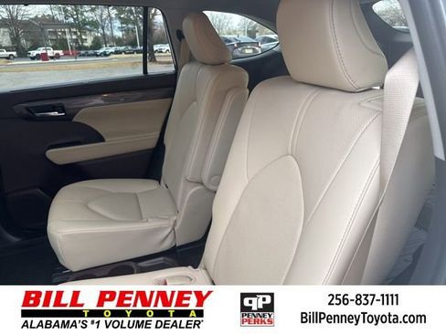 Used 2021 Toyota Highlander Limited image 21
