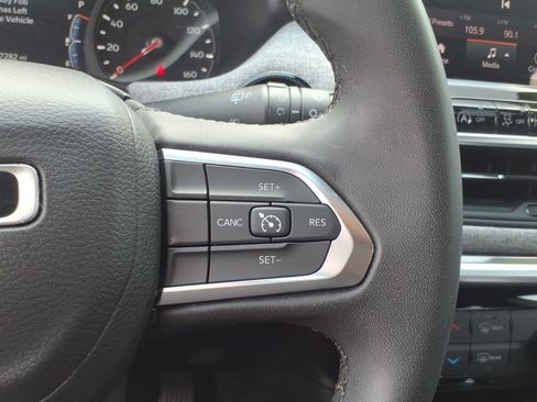 Used 2024 Jeep Compass Latitude AWD/4WD image 17