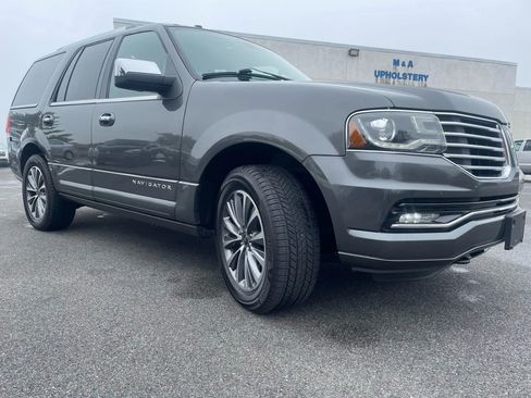 Used 2017 Lincoln Navigator Select image 7